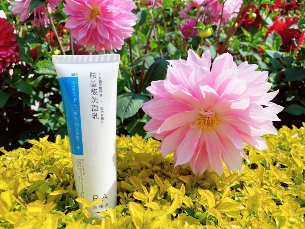Clean beauty台灣品牌推薦RA黑種草，鼎鼎大名的超級食物黑種草油，關鍵就在於其具有多種天然抗氧化成分，以及超過100多種有益健康的元素